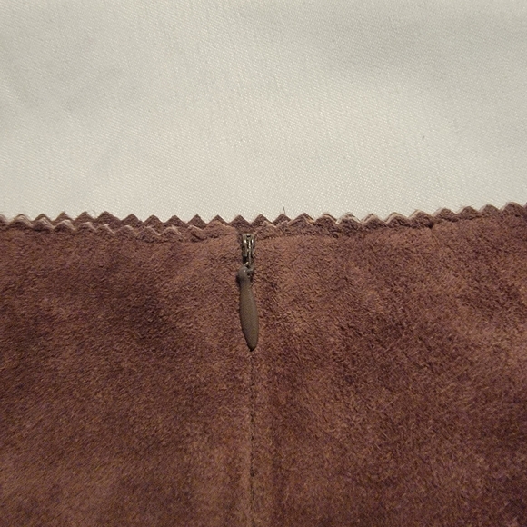 Brandon Thomas Brown Suede Skirt with Floral Detail - Picture 5 of 8